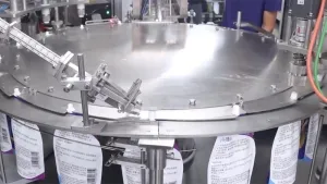 Машина для розлива и укупорки в пауч-пакеты со штуцером ZGY-3000