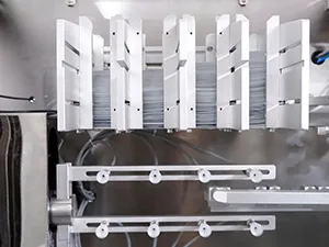 Сервоприводная машина для упаковки в готовые пауч-пакеты с четырьмя наполнительными головками