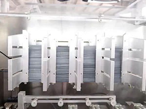 Сервоприводная машина для упаковки в готовые пауч-пакеты с четырьмя наполнительными головками