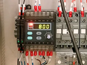 Машина для фасовки в готовые пауч-пакеты с 1 дозирующей головкой