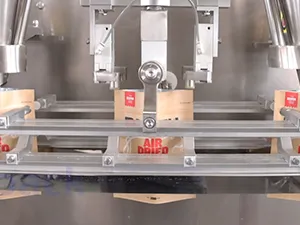 Машина для фасовки в готовые пауч-пакеты с 1 дозирующей головкой