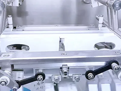 Машина для фасовки в готовые пауч-пакеты с 1 дозирующей головкой