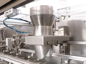 Машина для фасовки в готовые пауч-пакеты с автоматическим податчиком пауч-пакетов и 1 дозирующей головкой