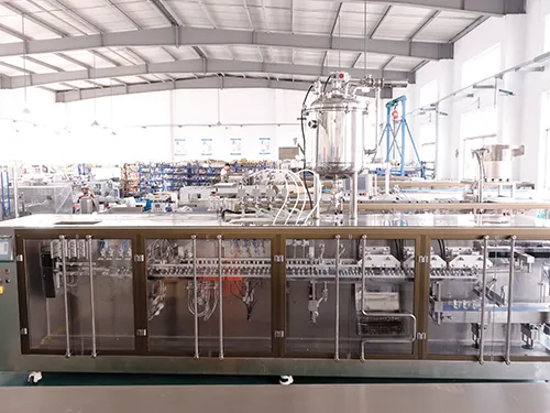 Машина для фасовки в готовые фигурные пауч-пакеты с четырьмя дозирующими головками