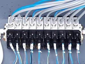 Машина для фасовки в готовые фигурные пауч-пакеты с двумя дозирующими головками