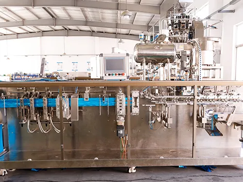 Горизонтальная фасовочно-упаковочная машина для пакетов дой-пак со штуцером с одной дозирующей головкой