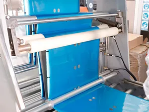 Горизонтальная фасовочно-упаковочная машина для пакетов дой-пак со штуцером с одной дозирующей головкой