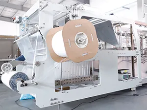 Сервоприводная машина для упаковки в пауч-пакеты с зип-замком из рулонной плёнки с двумя наполнительными головками