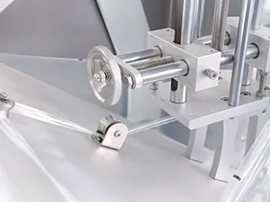 Сервоприводная машина для упаковки в пауч-пакеты с зип-замком из рулонной плёнки с двумя наполнительными головками