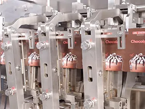 Горизонтальная фасовочно-упаковочная машина для плоских пауч-пакетов с двумя дозирующими головками