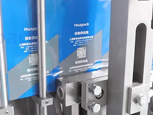 Горизонтальная фасовочно-упаковочная машина для формирования фигурных пауч-пакетов из рулона с одной дозирующей головкой