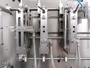 Горизонтальная фасовочно-упаковочная машина для пауч-пакетов со штуцером с одной дозирующей головкой (HFFS)