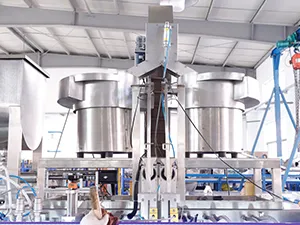 Горизонтальная фасовочно-упаковочная машина для пауч-пакетов со штуцером с одной дозирующей головкой (HFFS)