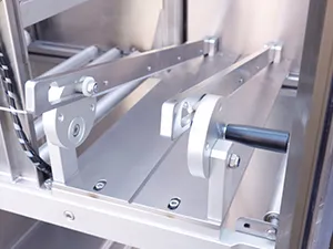 Горизонтальная фасовочно-упаковочная машина для пауч-пакетов со штуцером с двумя дозирующими головками