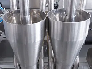 Горизонтальная фасовочно-упаковочная машина для пауч-пакетов с зип-замком с двумя дозирующими головками