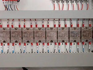 Горизонтальная фасовочно-упаковочная машина для пауч-пакетов с зип-замком с двумя дозирующими головками