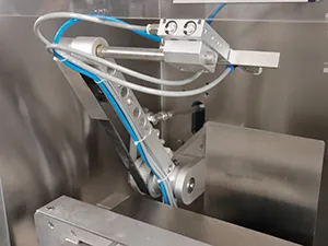 Сервоприводная машина для упаковки в готовые пауч-пакеты с одной наполнительной головкой