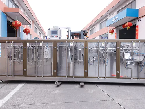 Сервоприводная машина для упаковки в пауч-пакеты с зип-замком из рулонной плёнки с двумя дозирующими головками