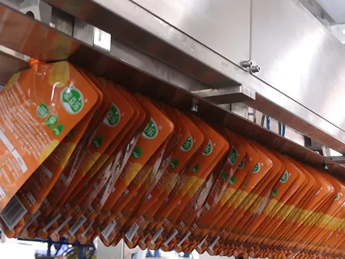 Машина для розлива и укупорки в пауч-пакеты со штуцером ZGY-4000