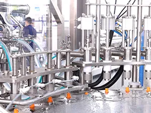 Машины для розлива и укупорки в пауч-пакеты со штуцером