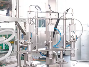 Машины для розлива и укупорки в пауч-пакеты со штуцером