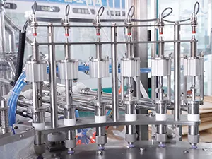 Машины для розлива и укупорки в пауч-пакеты со штуцером