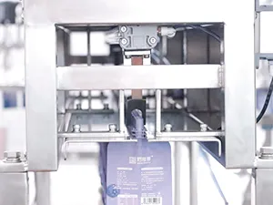 Машины для розлива и укупорки в пауч-пакеты со штуцером